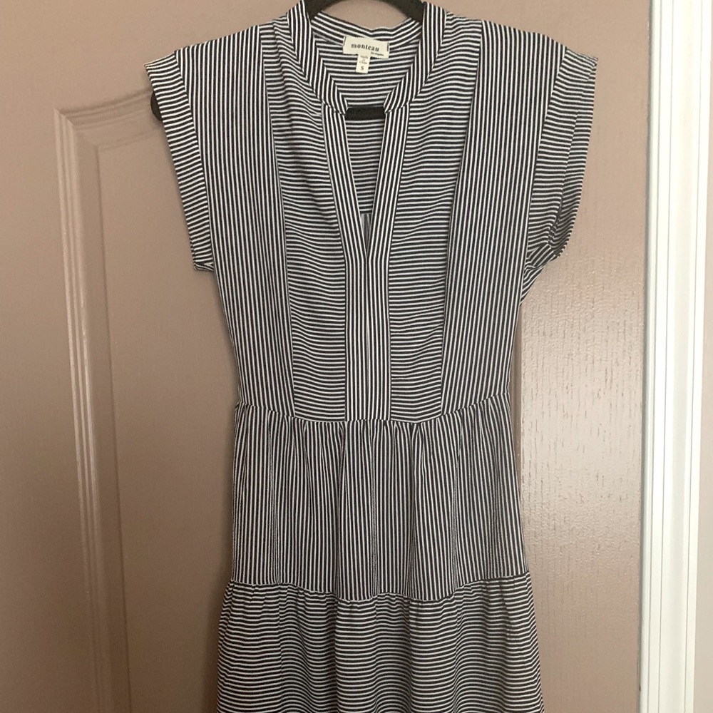 Monteau Striped tiered ruffle dress with split V-neck color size small